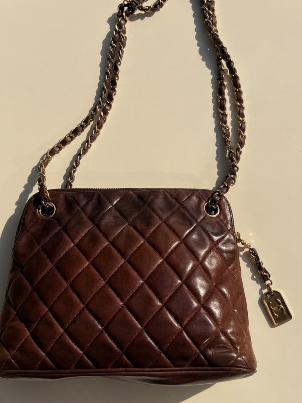 Authentic CHANEL Matelasse Quilted Leather Shoulder Bag with Gold Chain - Picture 10 of 14